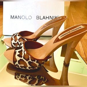 MANOLO BLAHNIK slip in peep toe heels